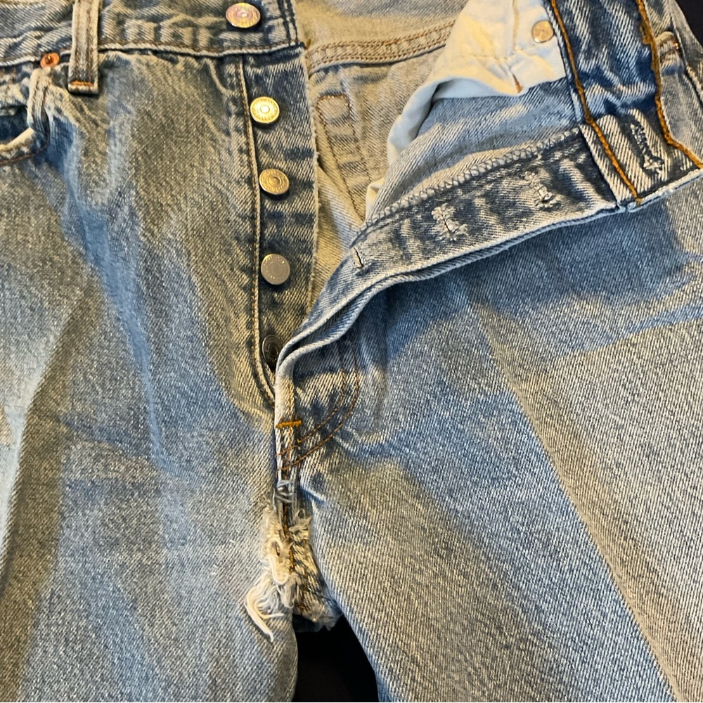 Levi's Light Blue Denim Jeans - Picture 2 of 4